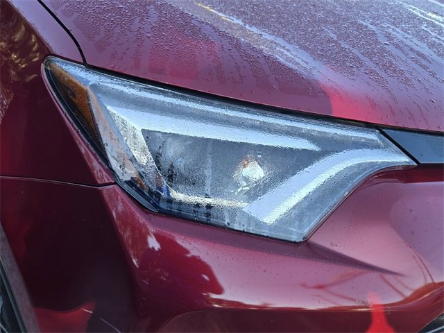 Used 2018 Toyota RAV4 SE image 11