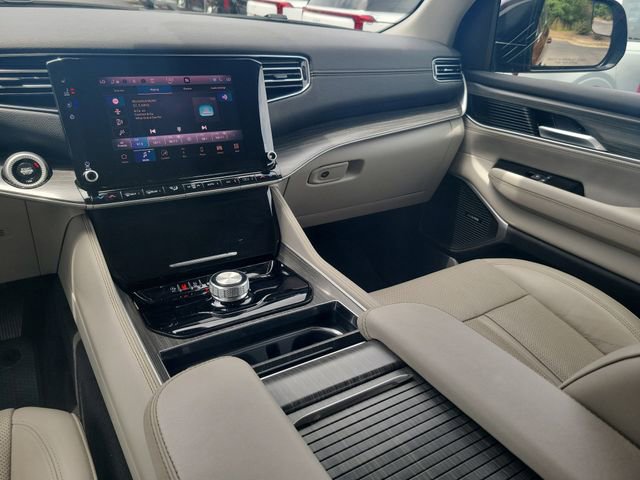 Used 2024 Jeep Wagoneer Series II w/ Flexible Seating Group RWD image 12