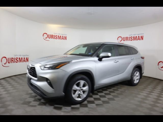 Used 2024 Toyota Highlander LE image 4