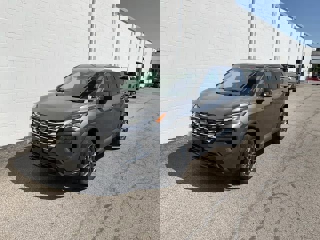 Used 2024 Nissan Rogue S AWD/4WD image 26