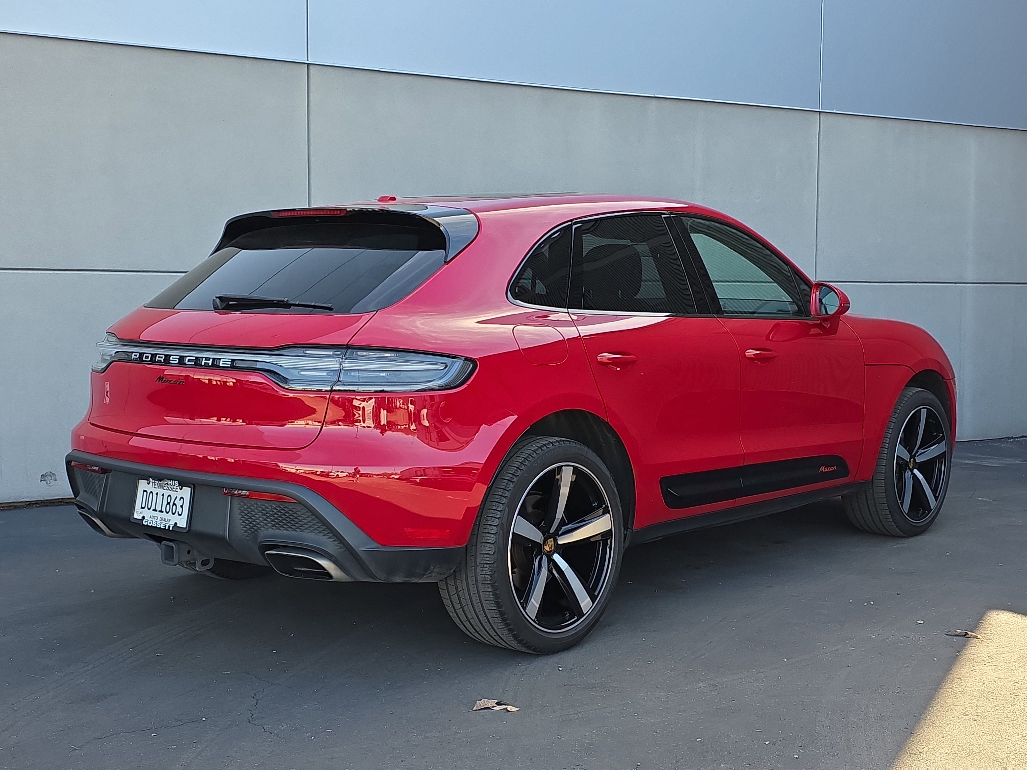 Certified 2024 Porsche Macan image 7