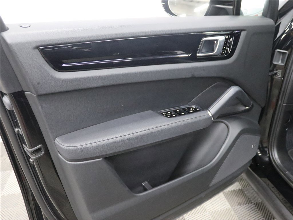 Used 2021 Porsche Cayenne AWD/4WD image 15