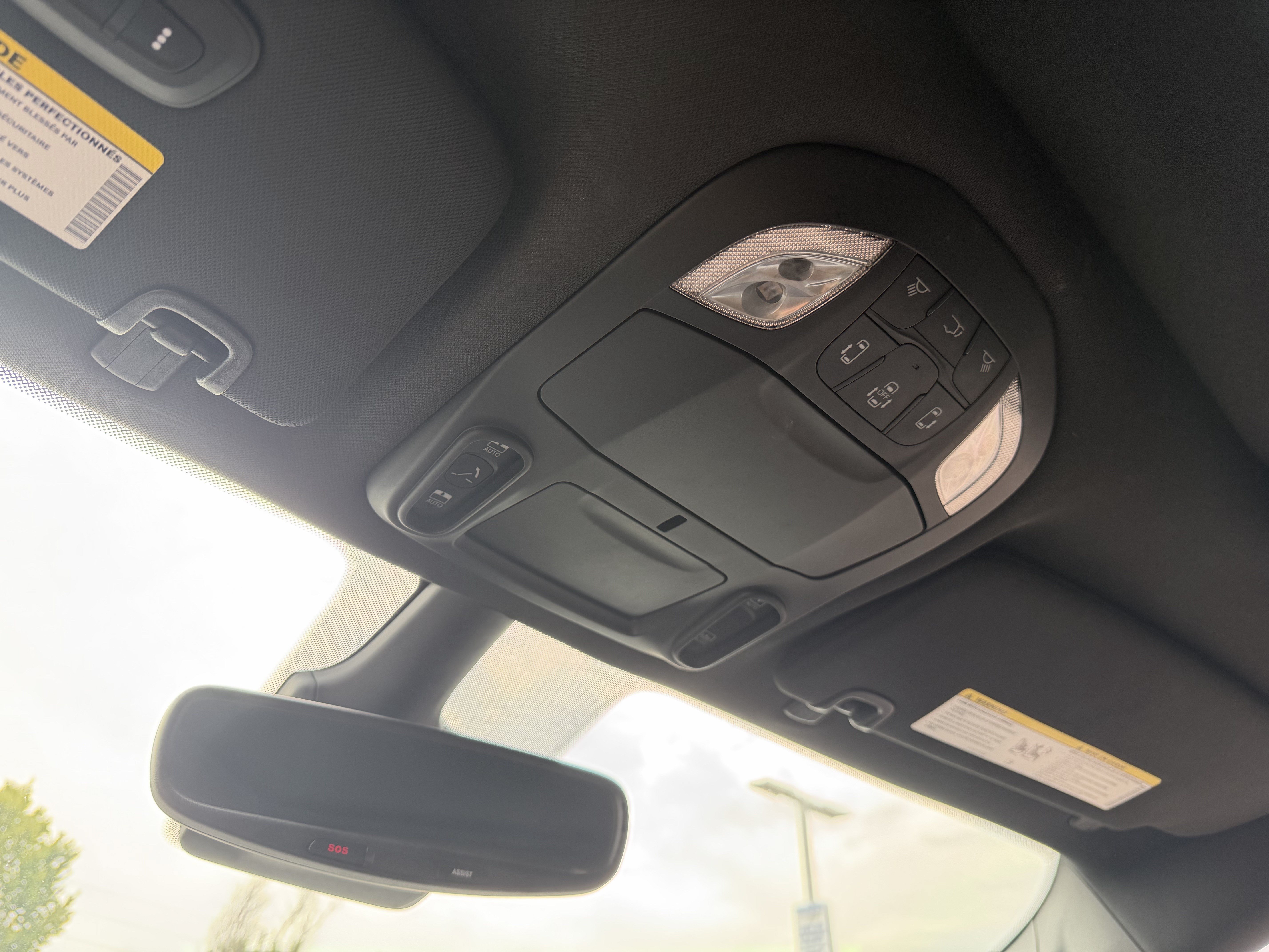 Used 2025 Chrysler Pacifica Limited FWD image 29