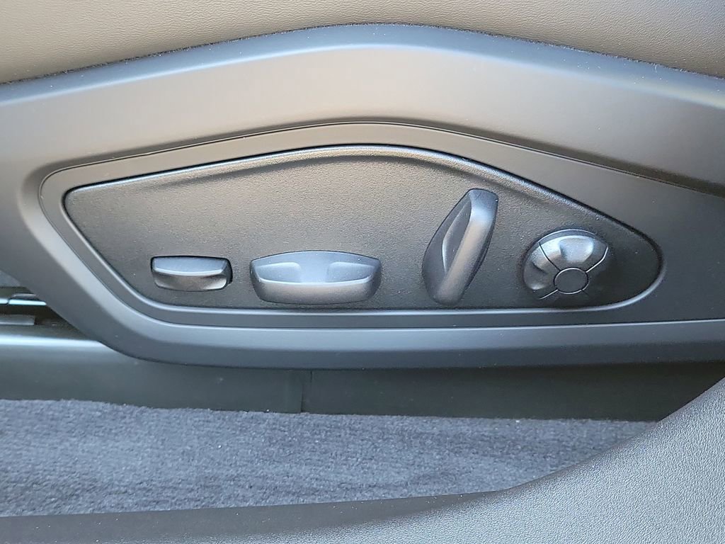 New 2026 Porsche Taycan AWD/4WD image 28