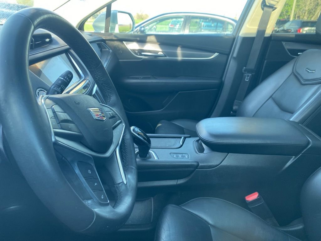 Used 2018 Cadillac XT5 Luxury w/ Driver Awareness Package AWD/4WD image 13