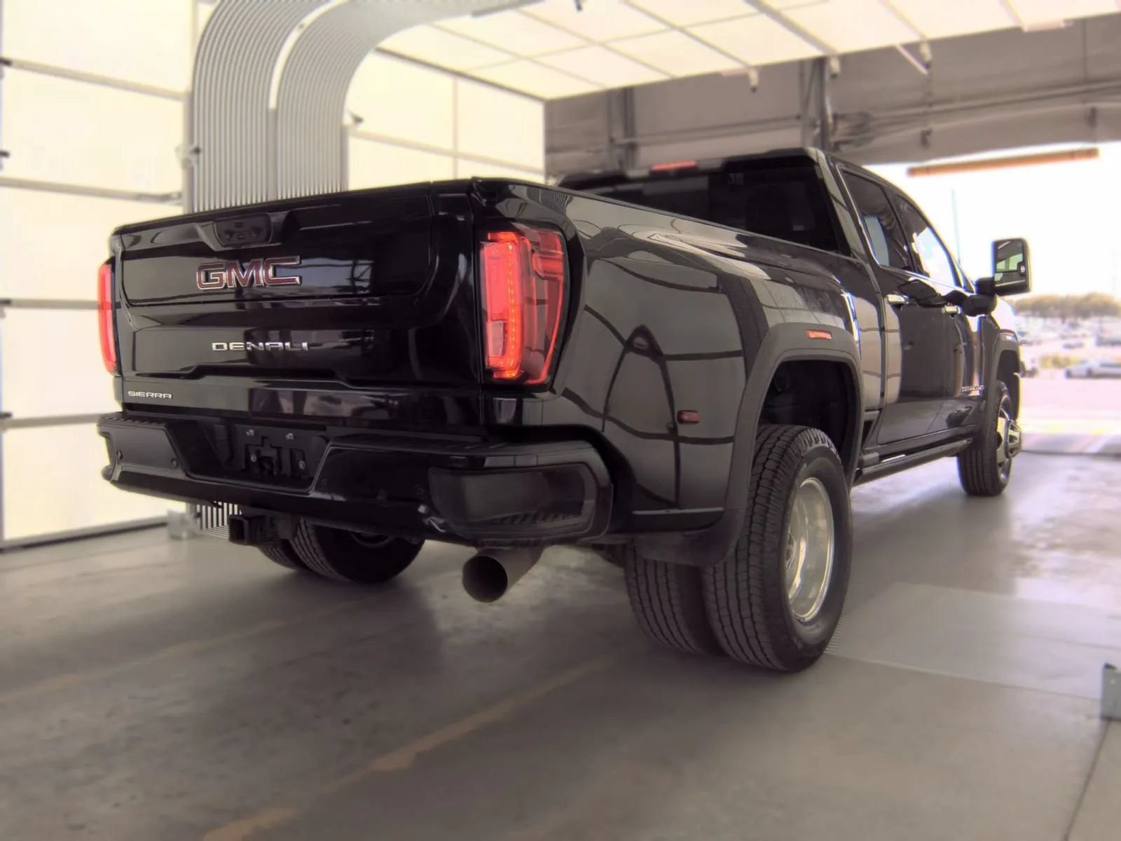 Used 2022 GMC Sierra 3500 Denali AWD/4WD image 5