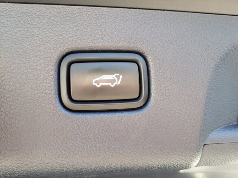 Used 2024 Hyundai Palisade Limited image 13