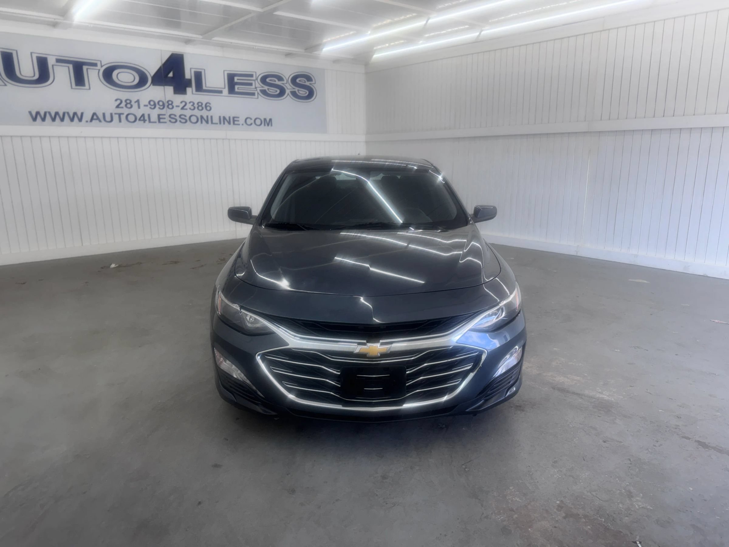 Used 2020 Chevrolet Malibu LT FWD image 2