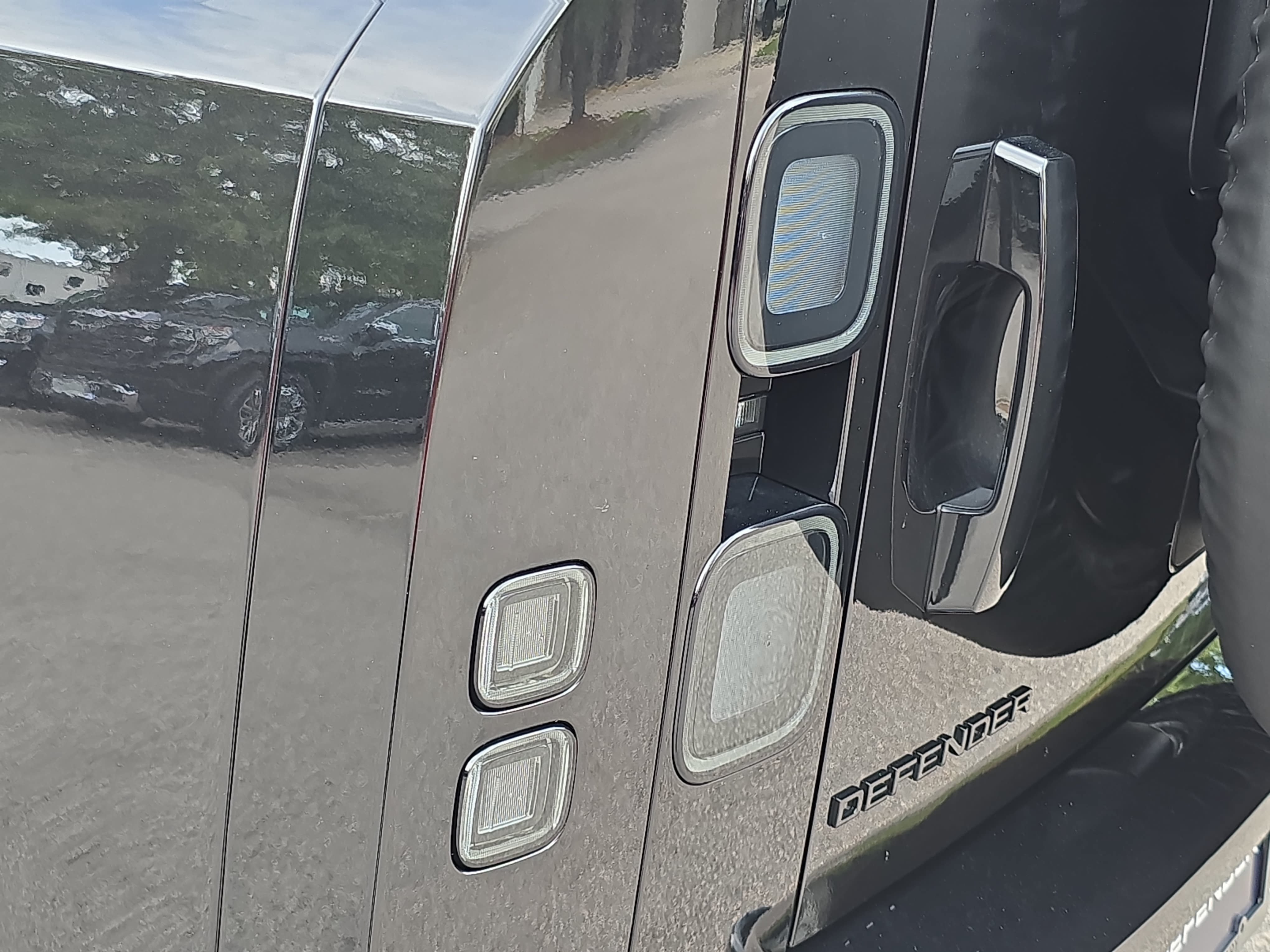 New 2026 Land Rover Defender 110 X-Dynamic SE AWD/4WD image 34