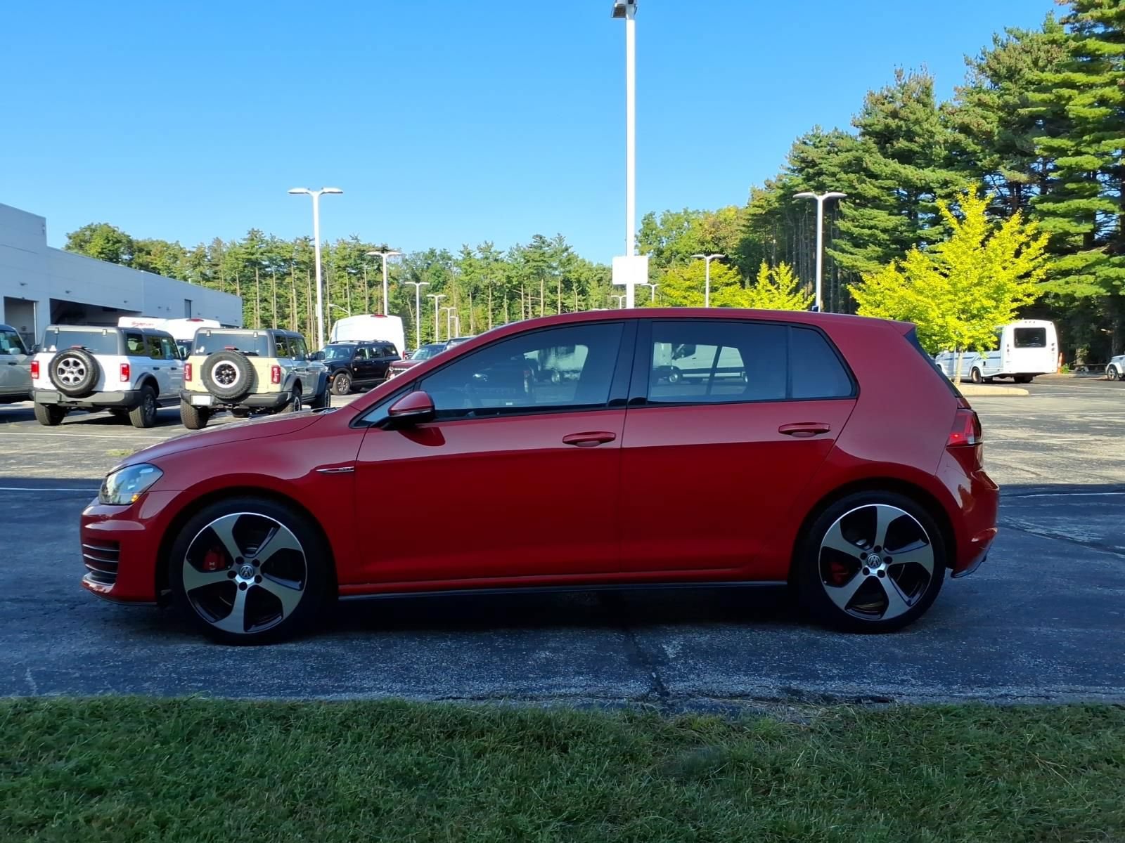 Used 2017 Volkswagen GTI SE FWD image 6