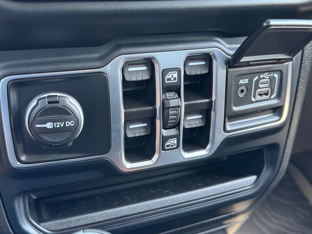 Used 2023 Jeep Gladiator Overland AWD/4WD image 23