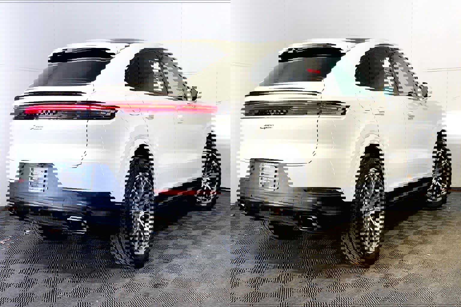 Used 2024 Porsche Cayenne Coupe image 7