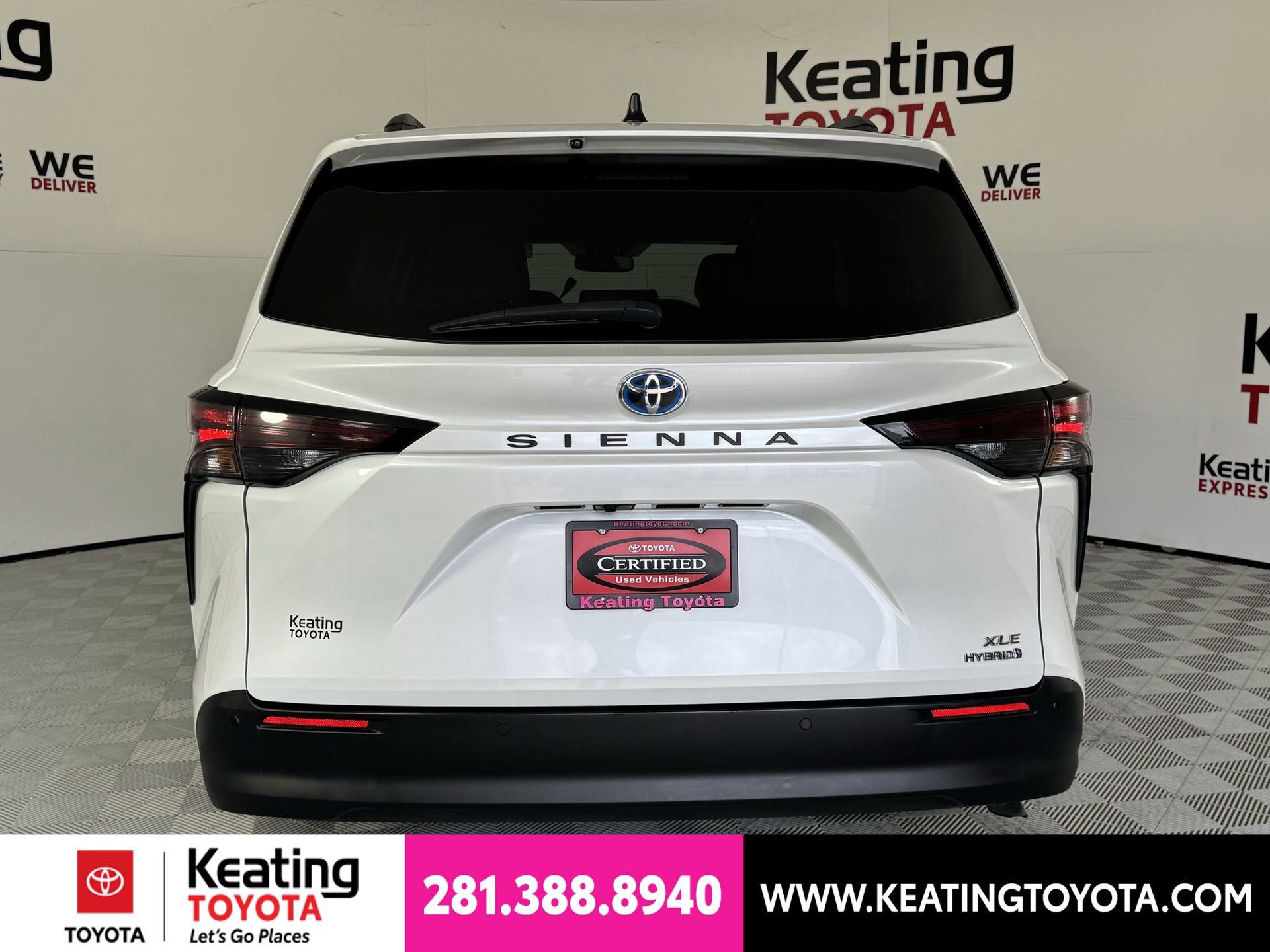 Certified 2024 Toyota Sienna XLE FWD image 7
