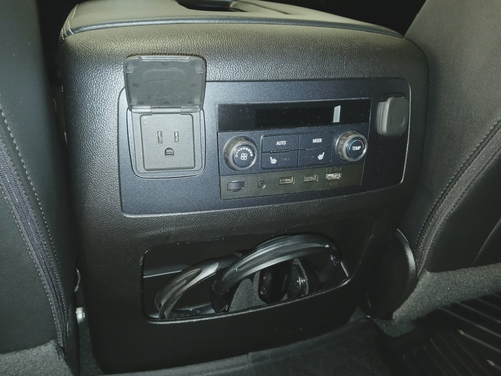 Used 2018 GMC Yukon SLT w/ Premium Edition AWD/4WD image 17