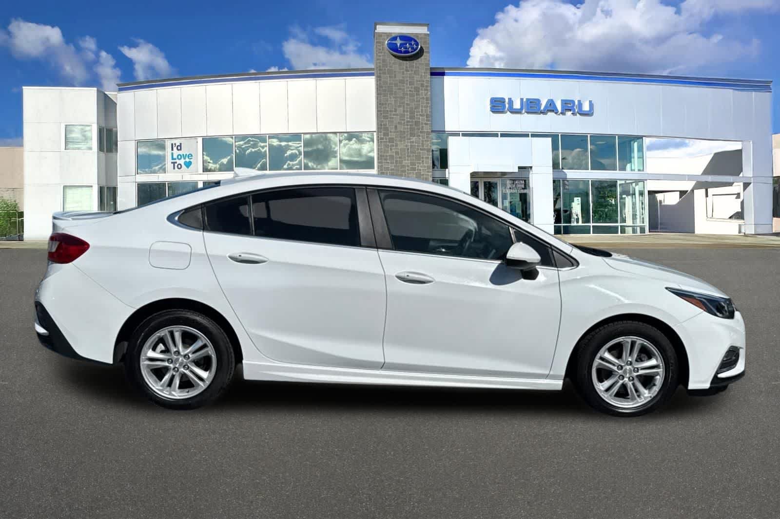 Used 2017 Chevrolet Cruze LT w/ Convenience Package FWD image 6