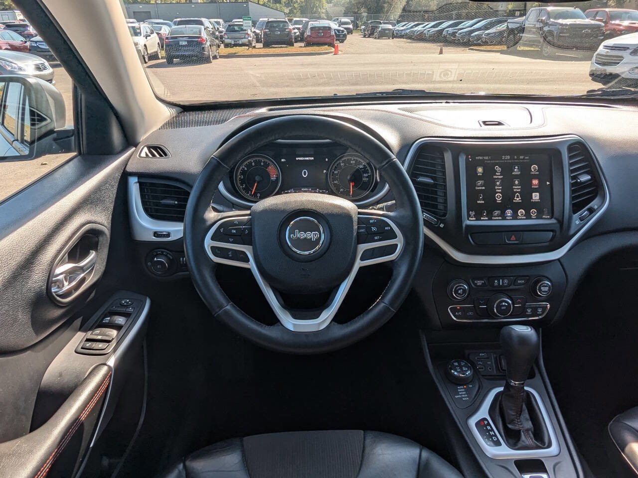 Used 2017 Jeep Cherokee Trailhawk w/ Cold Weather Group image 18