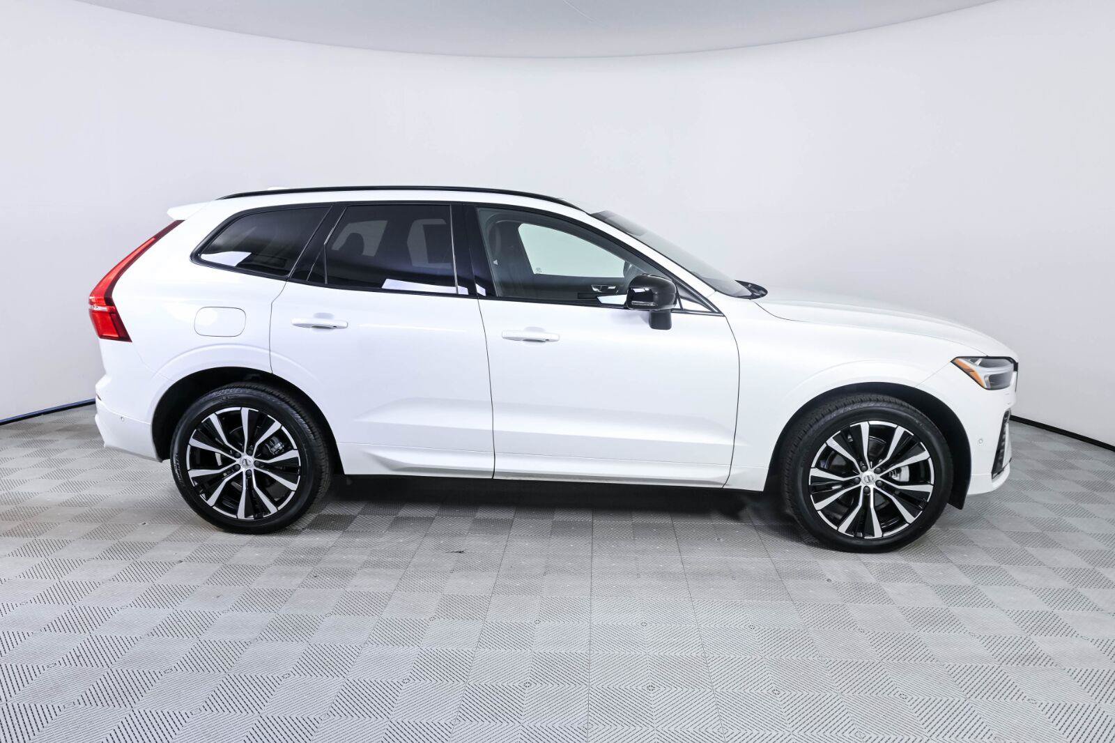 Certified 2025 Volvo XC60 B5 Plus w/ Protection Package Premier AWD/4WD image 25
