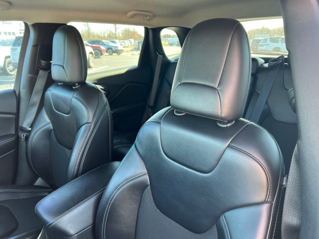 Used 2019 Jeep Cherokee Latitude Plus FWD image 12