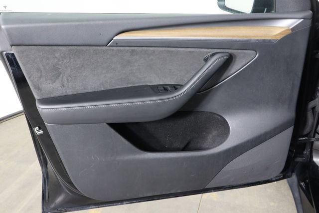 Used 2023 Tesla Model Y Long Range image 18