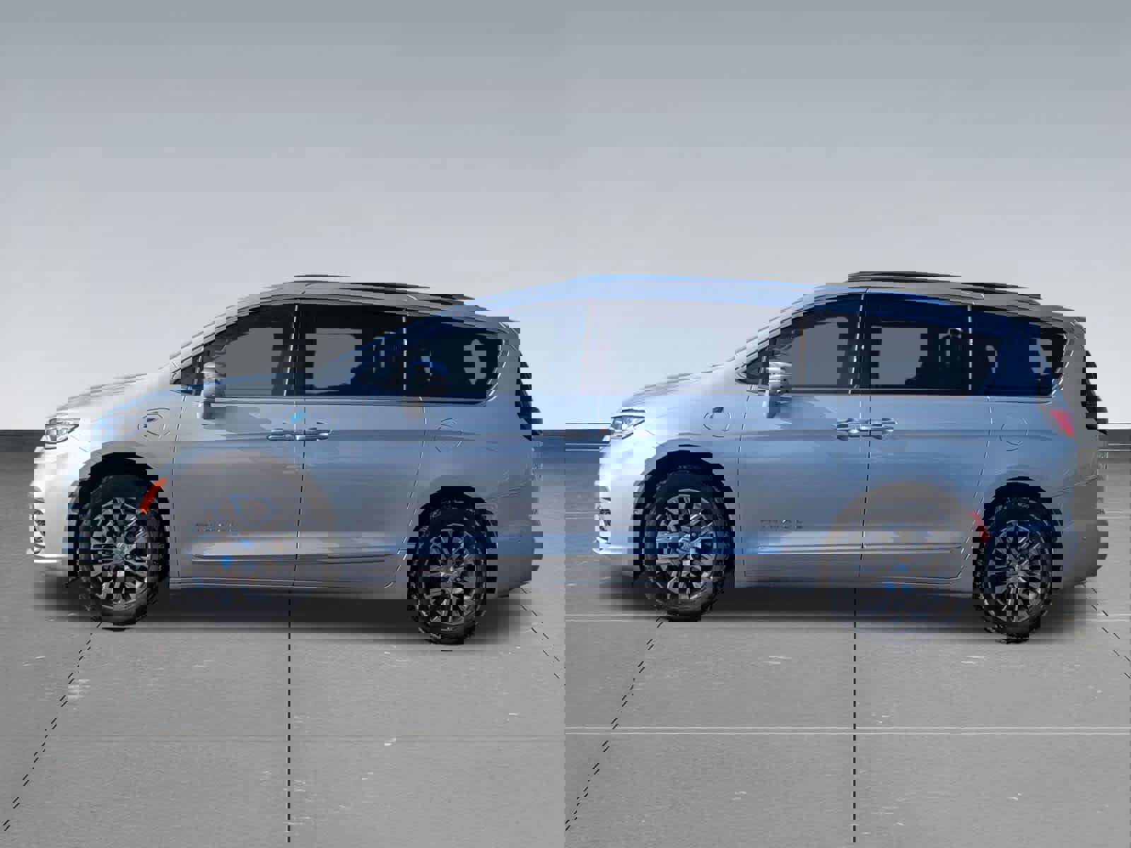 Used 2024 Chrysler Pacifica Pinnacle image 3