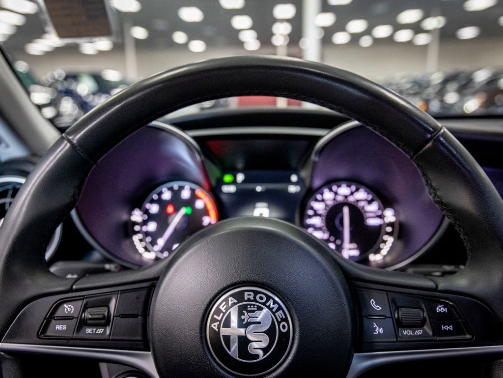 Used 2018 Alfa Romeo Giulia Ti w/ TI Leather Package RWD image 19