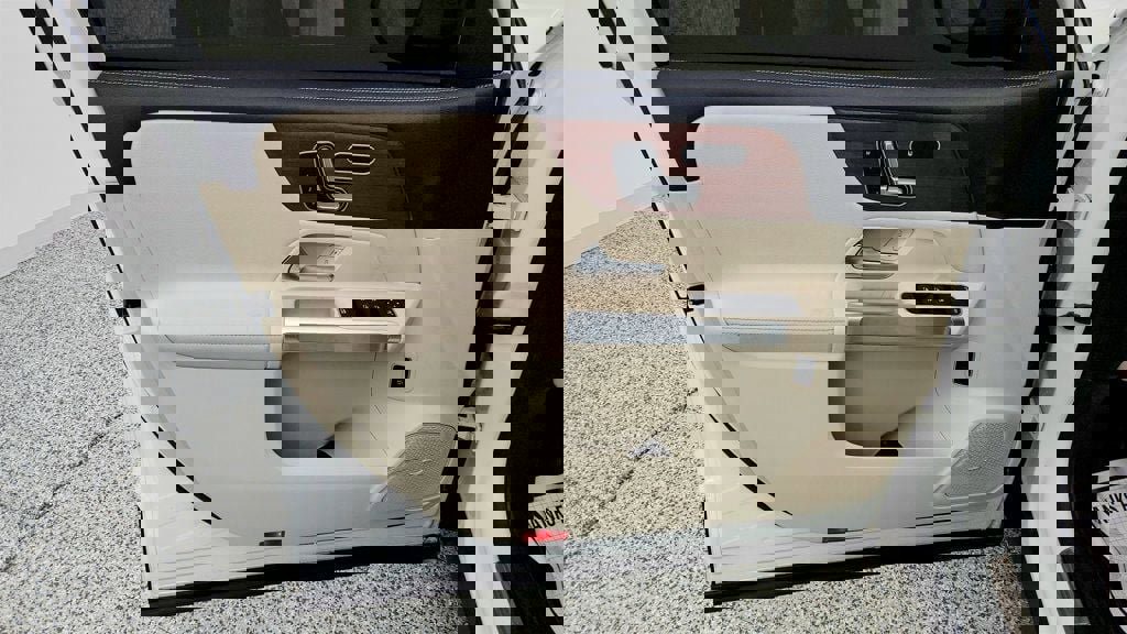 Used 2023 Mercedes-Benz EQB 350 4MATIC SUV w/ Exclusive Package image 11