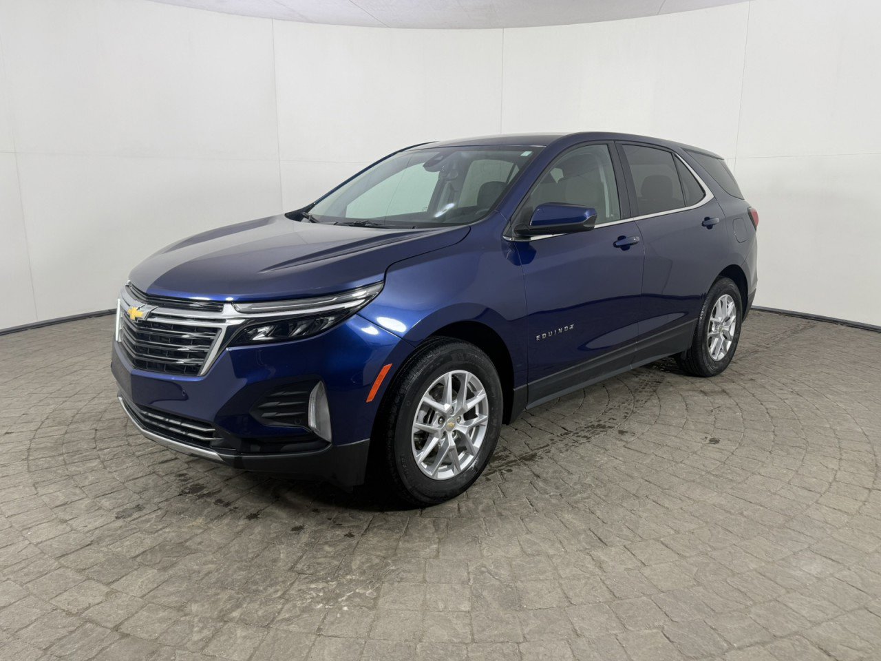 Used 2023 Chevrolet Equinox LT image 3