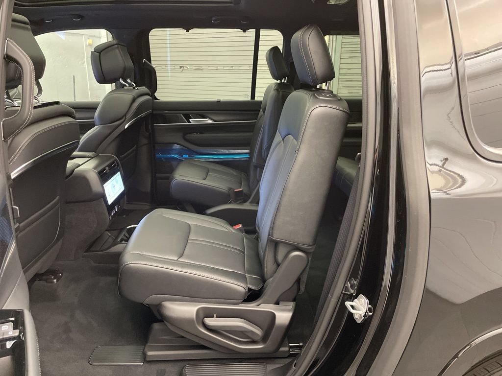 New 2026 Jeep Grand Wagoneer L Summit w/ Premium Group III AWD/4WD image 24