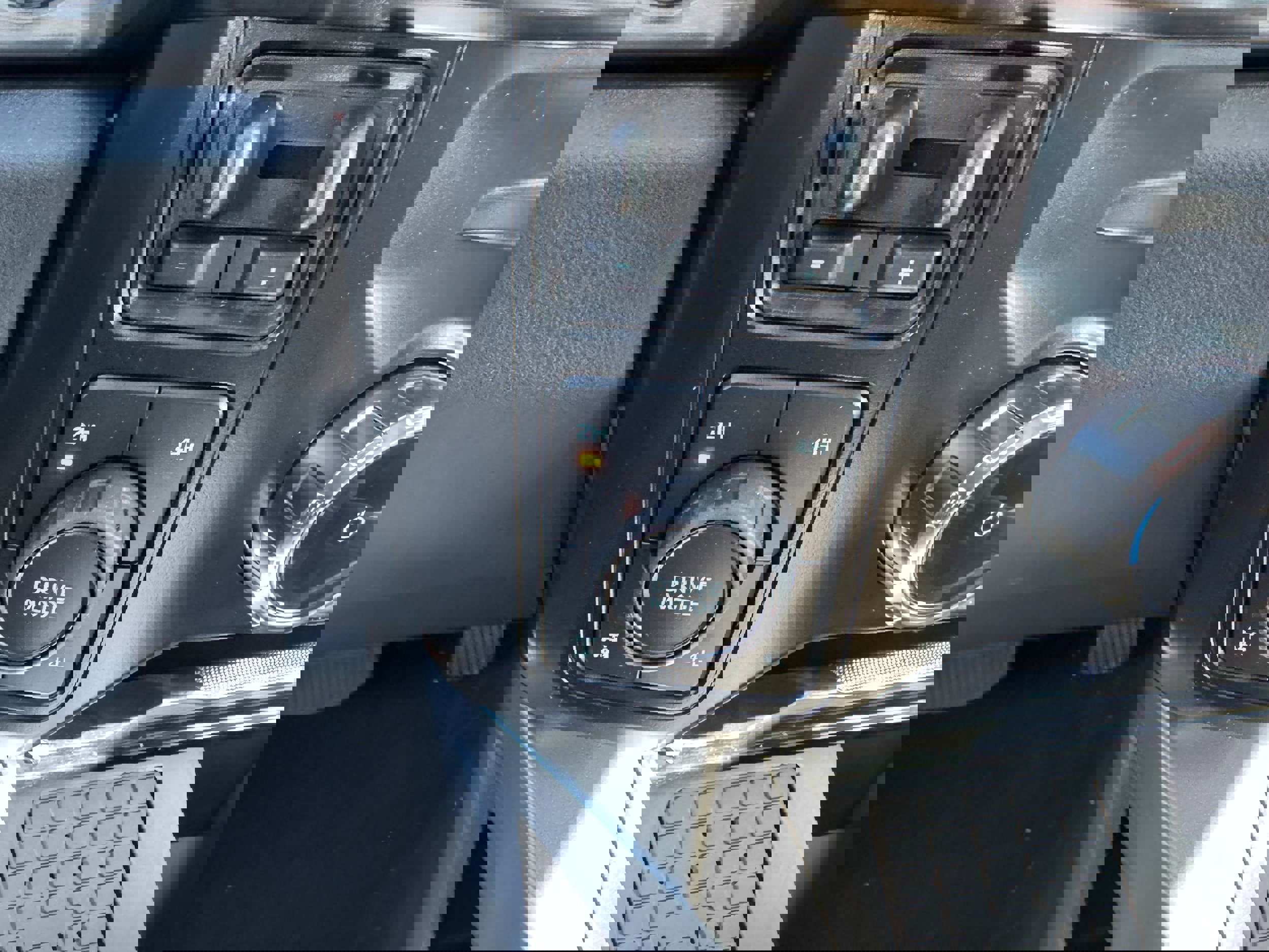 New 2026 Ford F250 Lariat w/ Black Appearance Package image 29