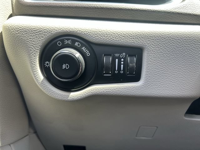 Used 2017 Chrysler Pacifica Touring-L Plus FWD image 21
