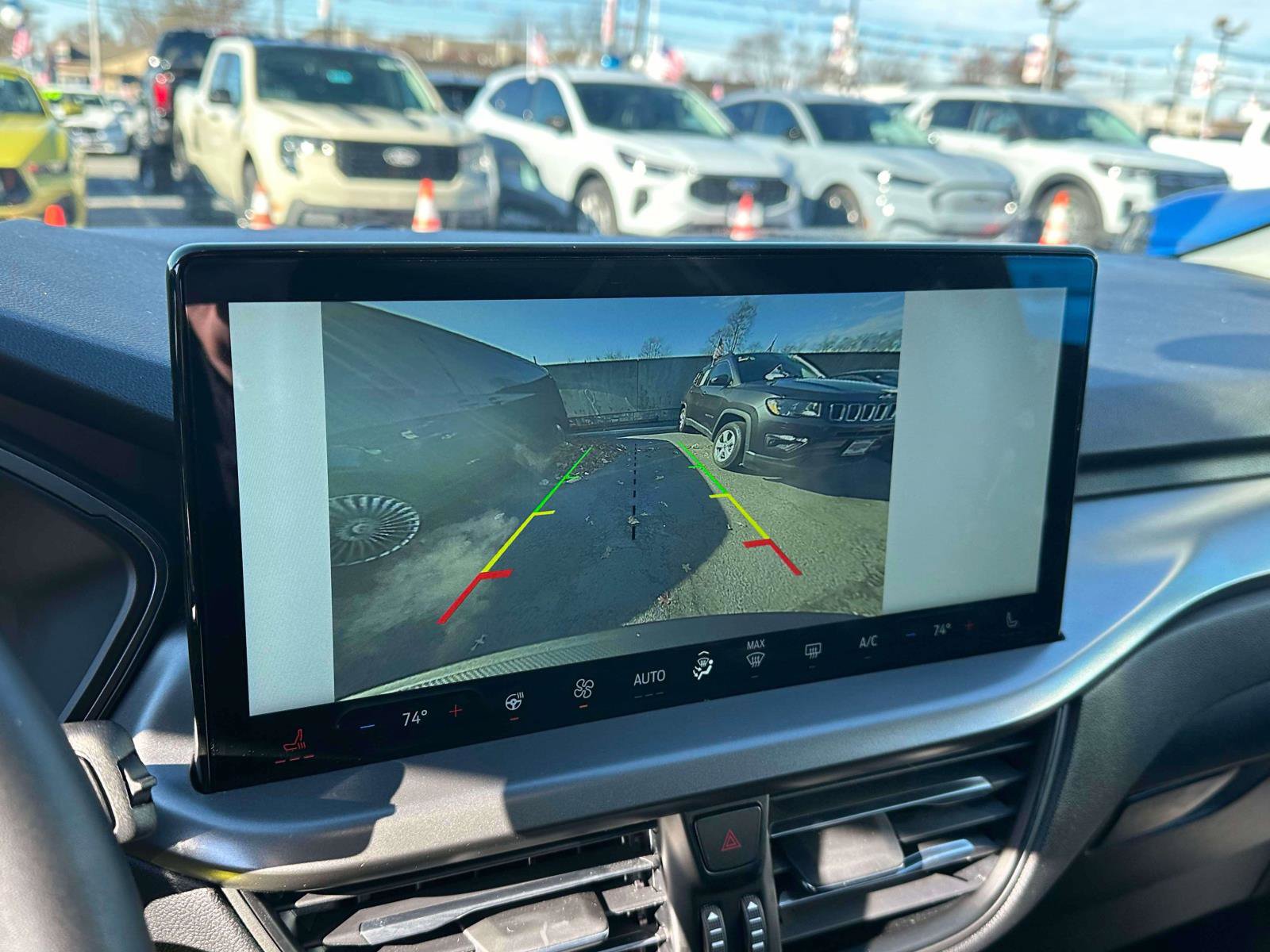 Used 2024 Ford Escape SE image 28