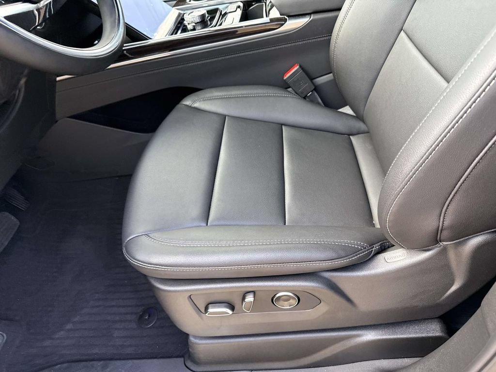 Used 2026 Cadillac Escalade ESV 4WD image 28