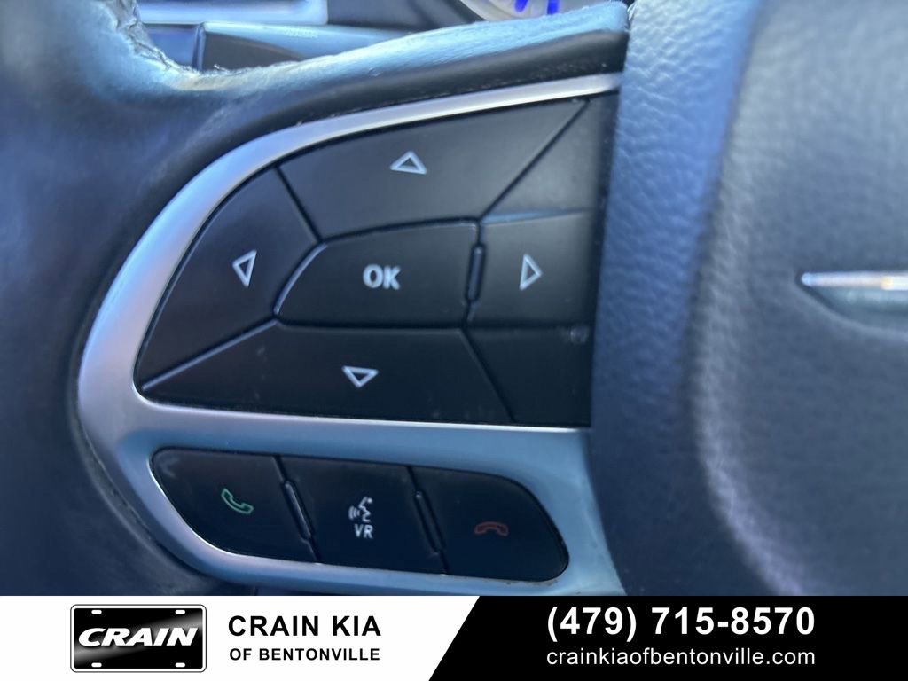 Used 2017 Chrysler 300 C image 12
