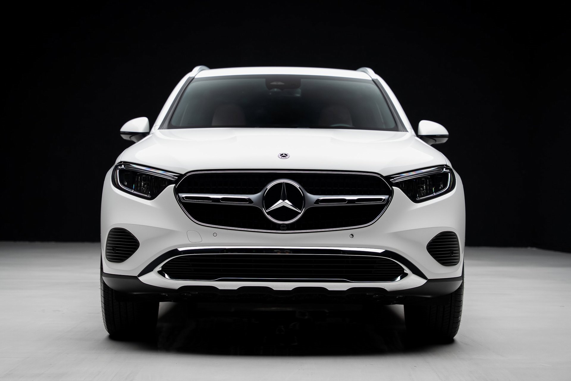 Used 2025 Mercedes-Benz GLC 350e 4MATIC image 7