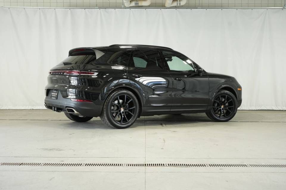 Certified 2025 Porsche Cayenne image 7