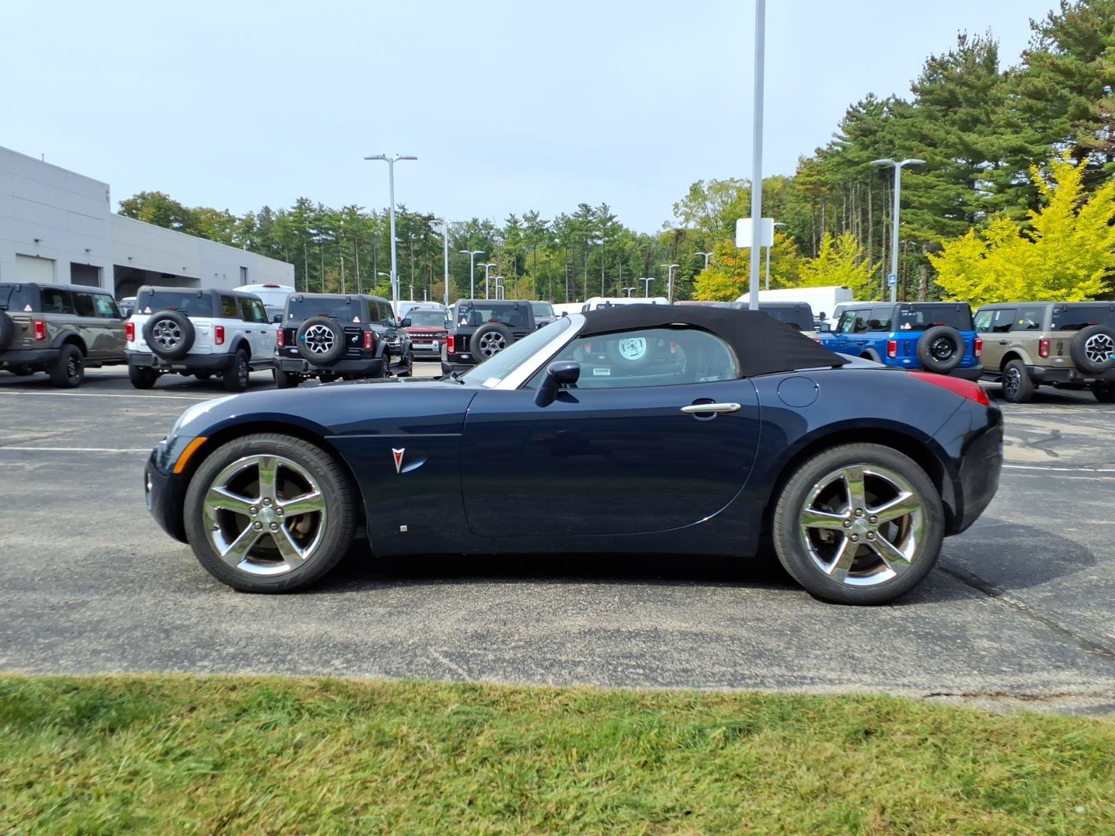 Used 2007 Pontiac Solstice Convertible w/ Premium Package RWD image 6