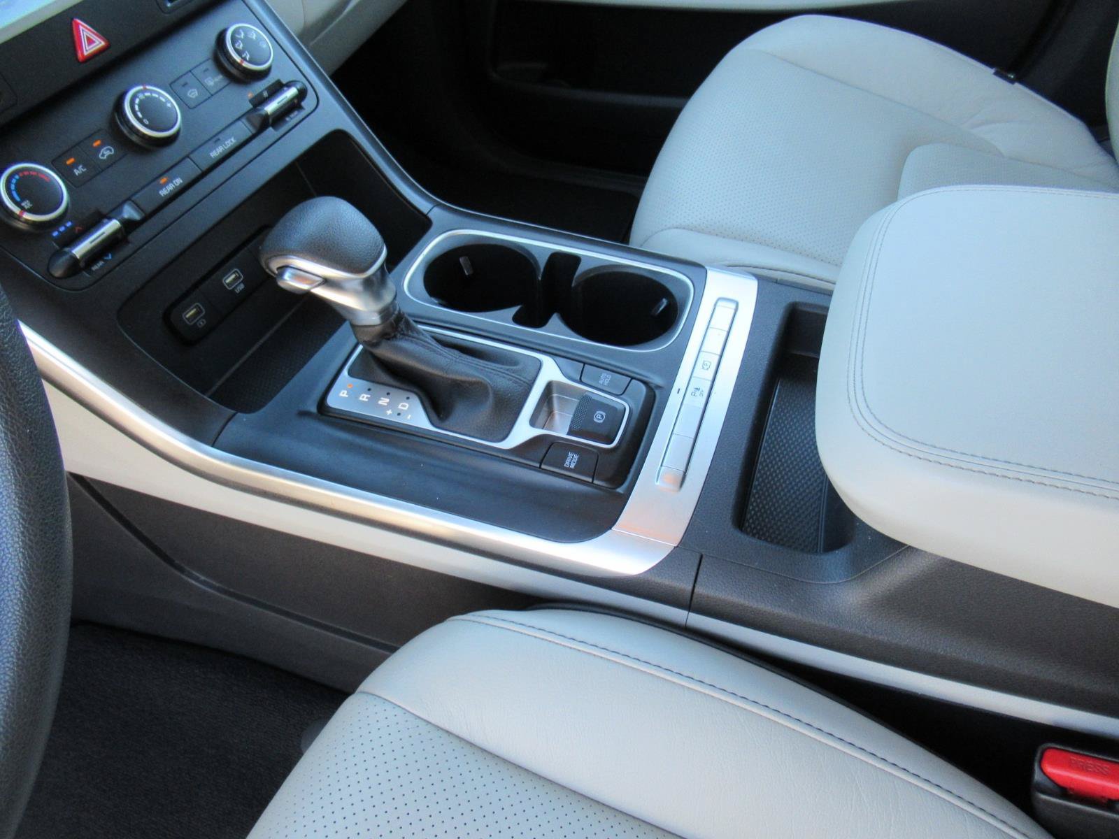 Used 2022 Kia Carnival LX FWD image 24
