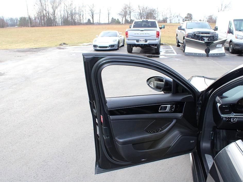 Used 2020 Porsche Panamera 4 image 15