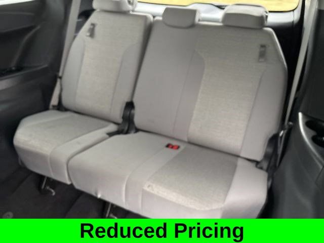 Used 2025 Toyota Sienna LE FWD image 29