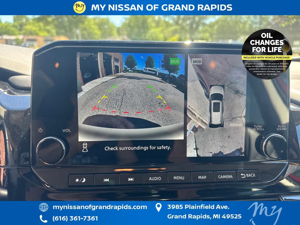 Used 2025 Nissan Pathfinder SL AWD/4WD image 23