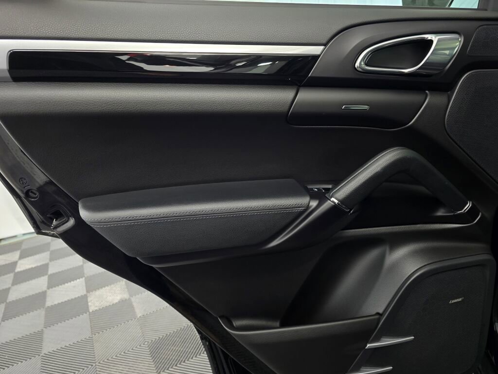 Used 2018 Porsche Cayenne image 21
