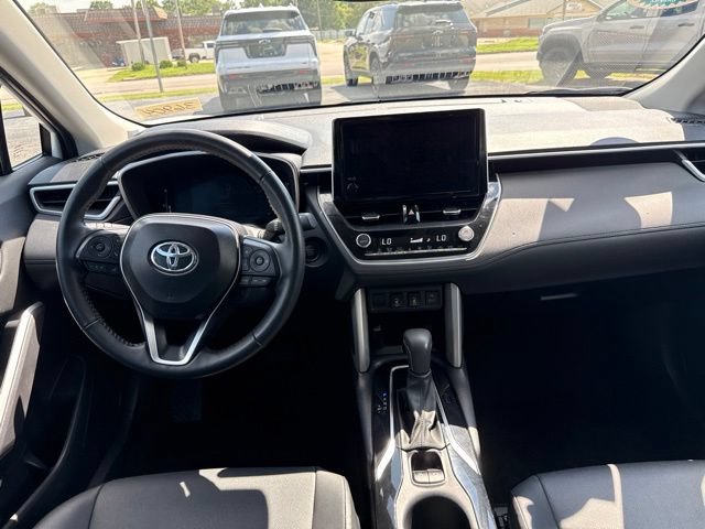 Used 2025 Toyota Corolla Cross XLE FWD image 20