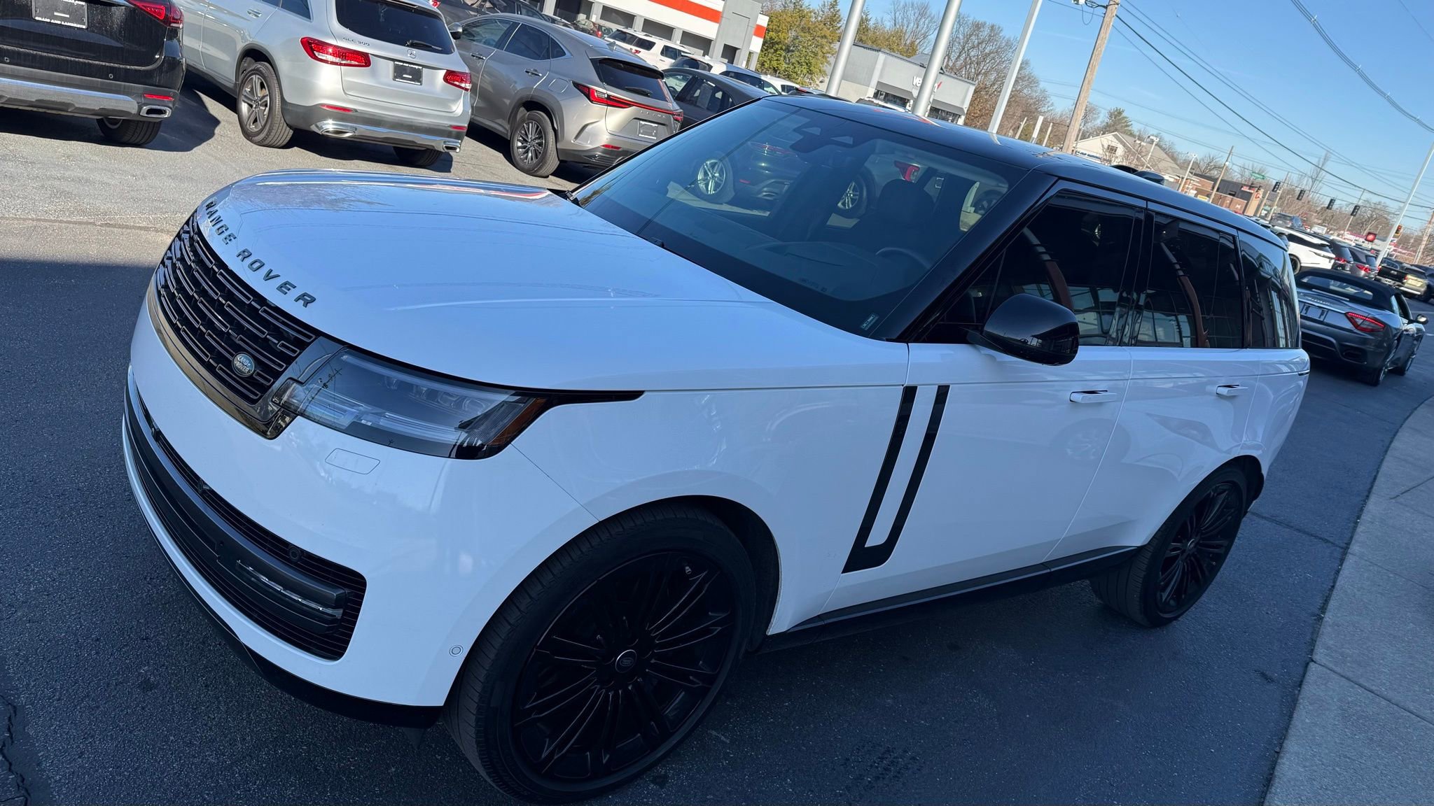 Used 2025 Land Rover Range Rover SE image 13