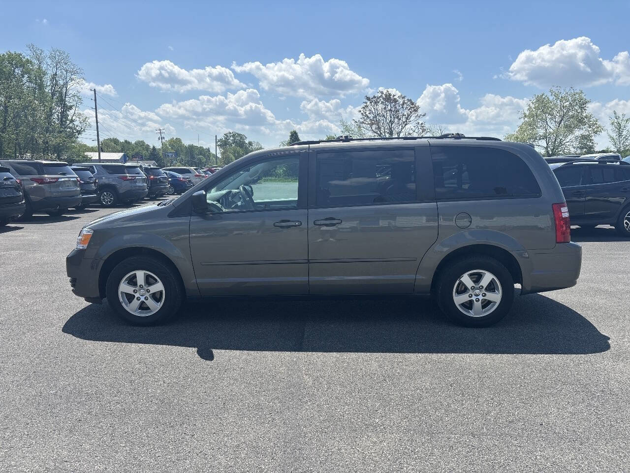 Used 2010 Dodge Grand Caravan Hero FWD image 3