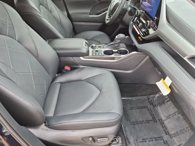Certified 2026 Toyota Highlander Platinum AWD/4WD image 33