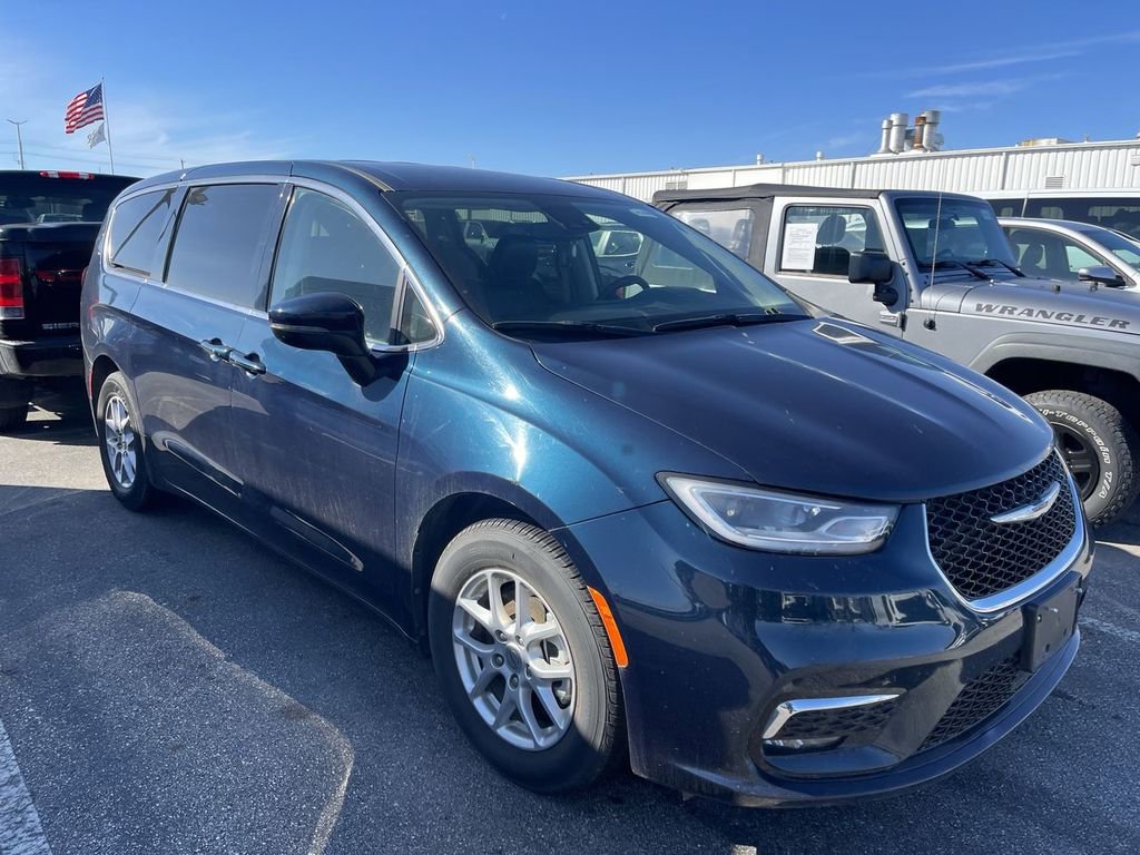 Used 2023 Chrysler Pacifica Touring-L image 12