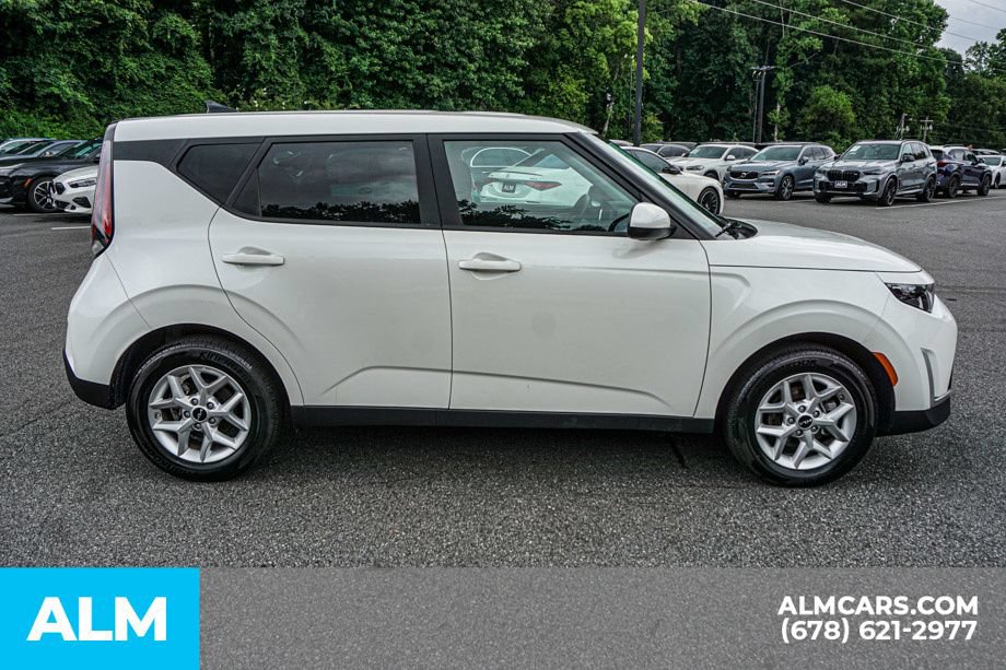 Used 2025 Kia Soul LX w/ LX Technology Package FWD image 8