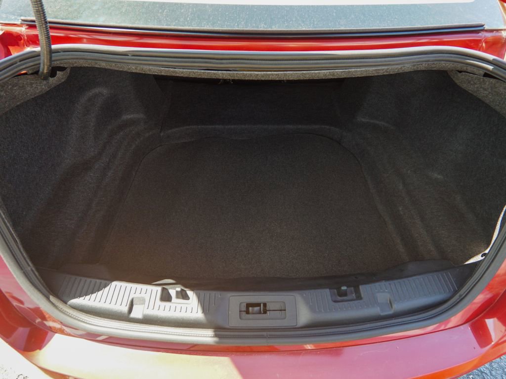 Used 2018 Ford Taurus Limited image 10