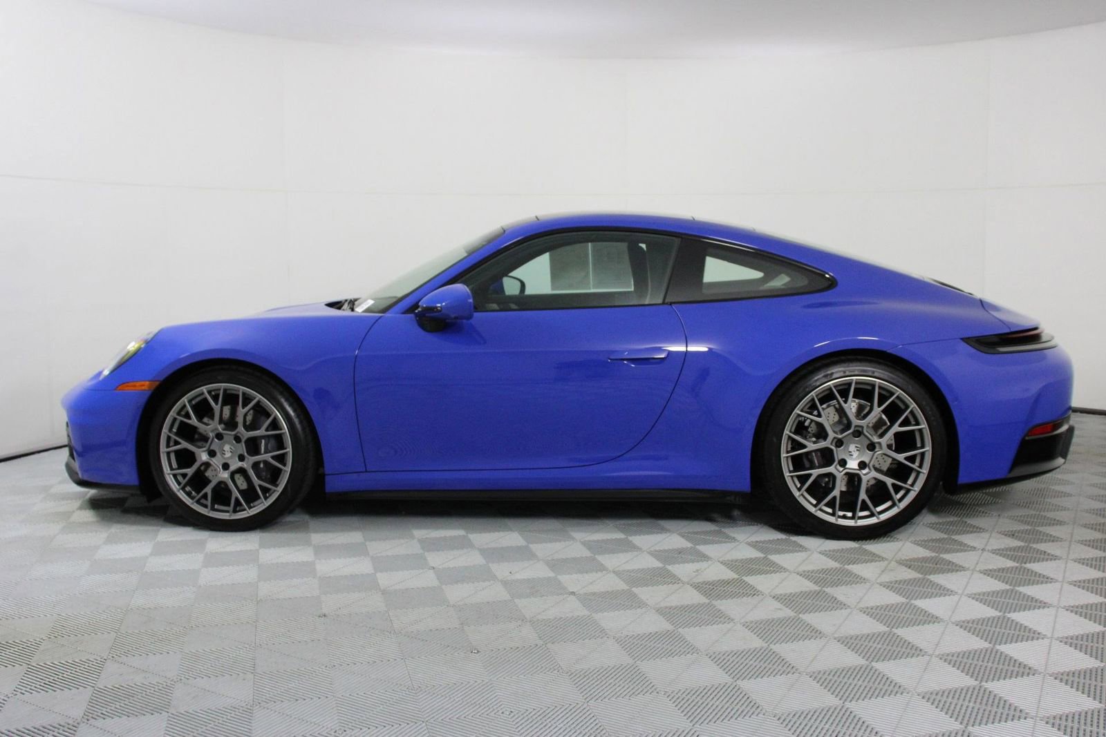 Certified 2025 Porsche 911 Carrera image 2