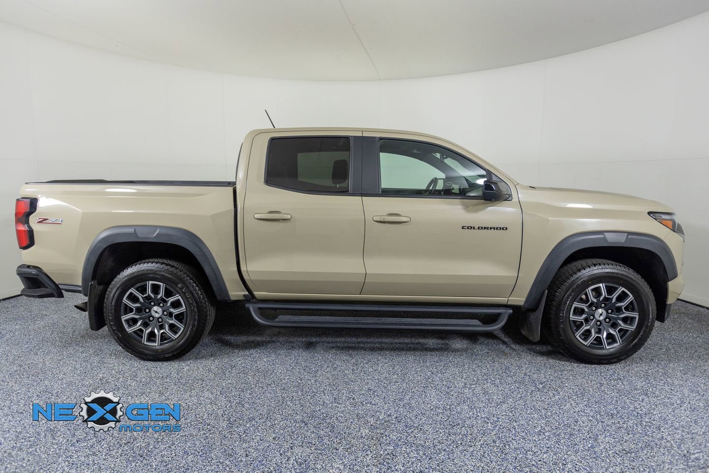 Used 2024 Chevrolet Colorado Z71 w/ Z71 Convenience Package 2 AWD/4WD image 8